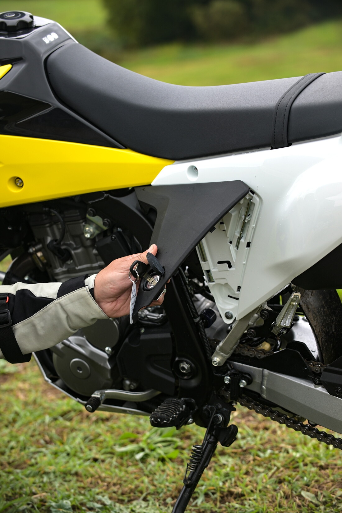 Suzuki DR-Z4S: le foto della comparativa dual