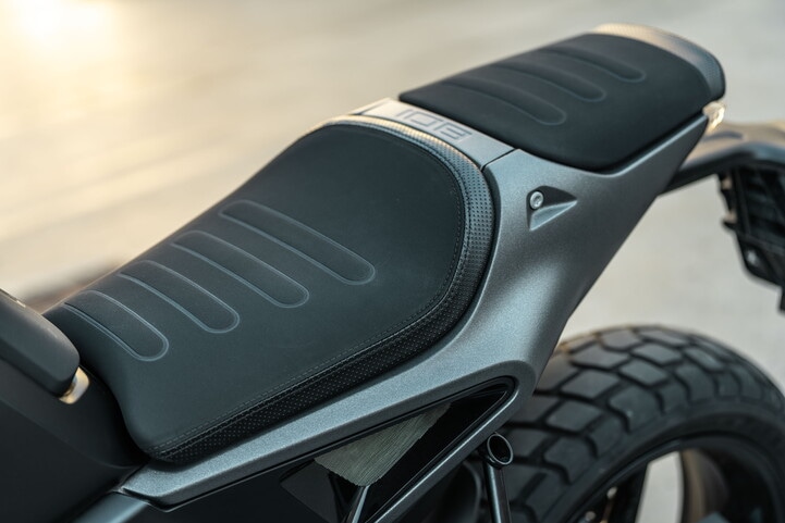 Husqvarna Svartpilen 801 L: focus sui dettagli | FOTO