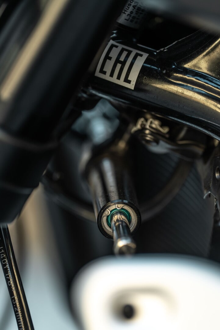 Husqvarna Svartpilen 801 L: focus sui dettagli | FOTO