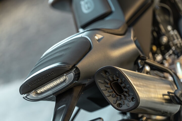 Husqvarna Svartpilen 801 L: focus sui dettagli | FOTO