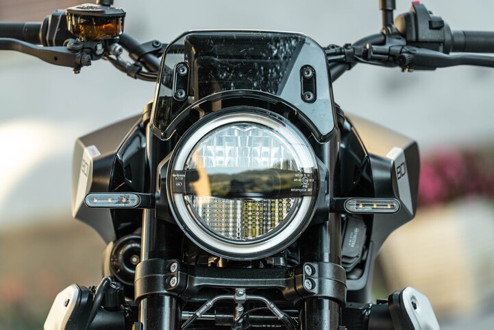 Husqvarna Svartpilen 801 L: focus sui dettagli | FOTO