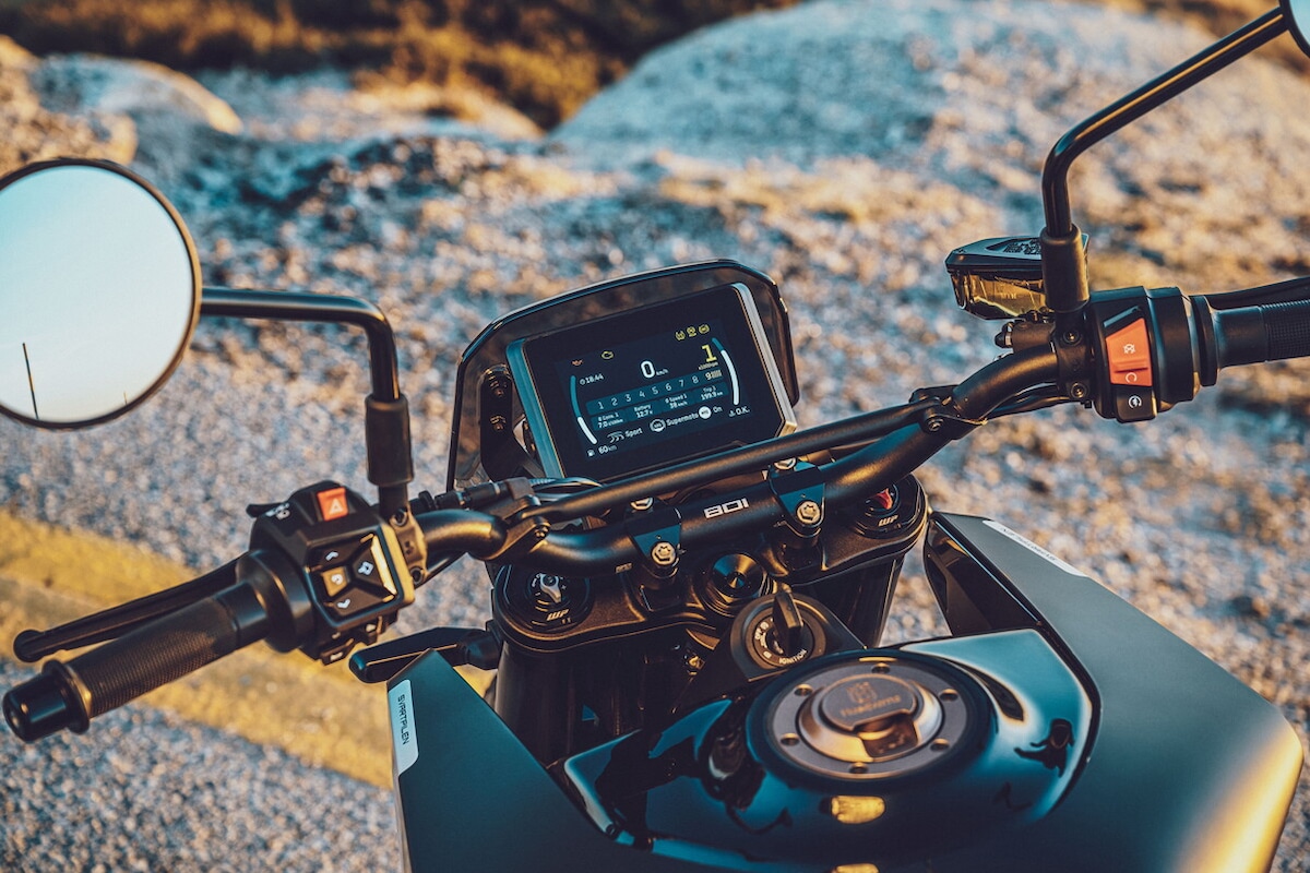 Husqvarna Svartpilen 801 L: focus sui dettagli | FOTO