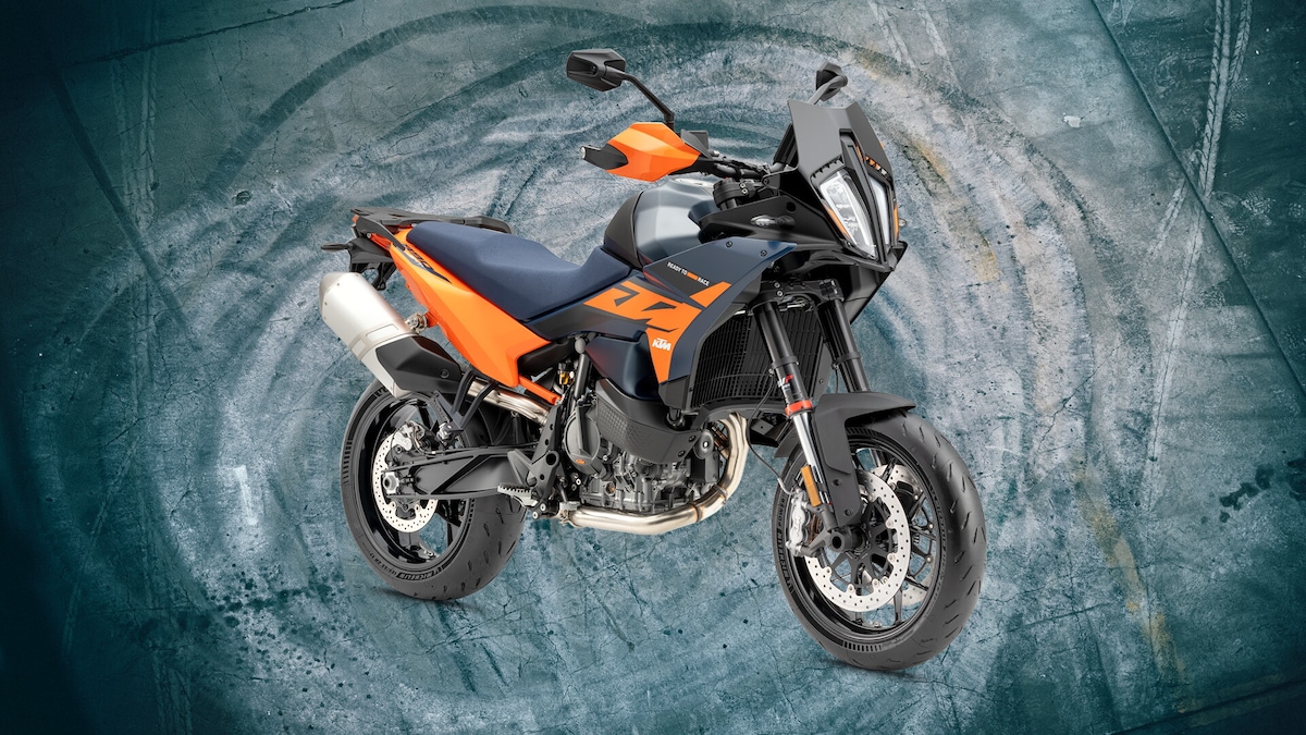 KTM SMT 890 2026: piccoli ritocchi per la mangiacurve austriaca