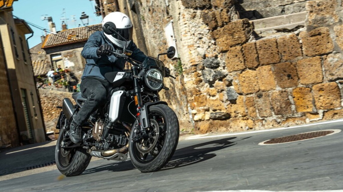 Husqvarna Svartpilen 801: ribelle ma con stile | IL VIDEO DEL TEST
