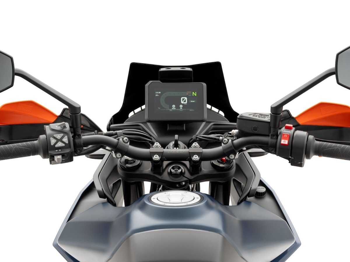 KTM 890 SMT: le foto della versione 2026