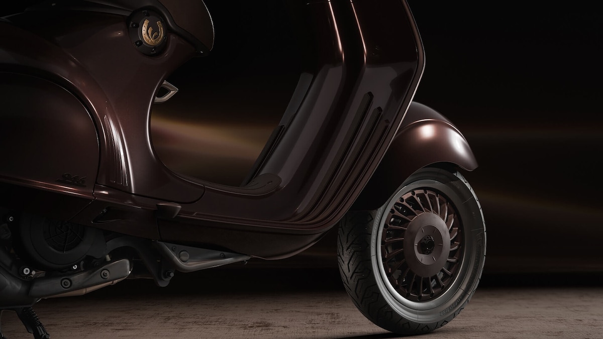 Vespa 946 Horse: le foto che mostrano come l’eleganza equestre prenda forma