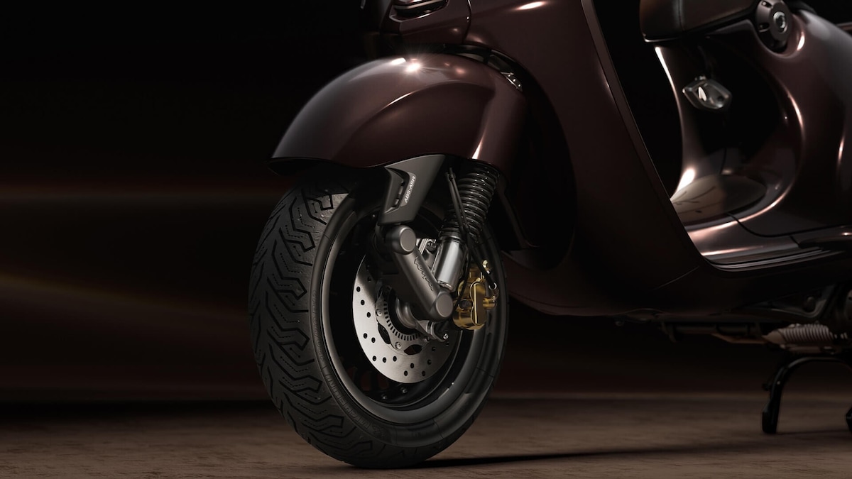 Vespa 946 Horse: le foto che mostrano come l’eleganza equestre prenda forma