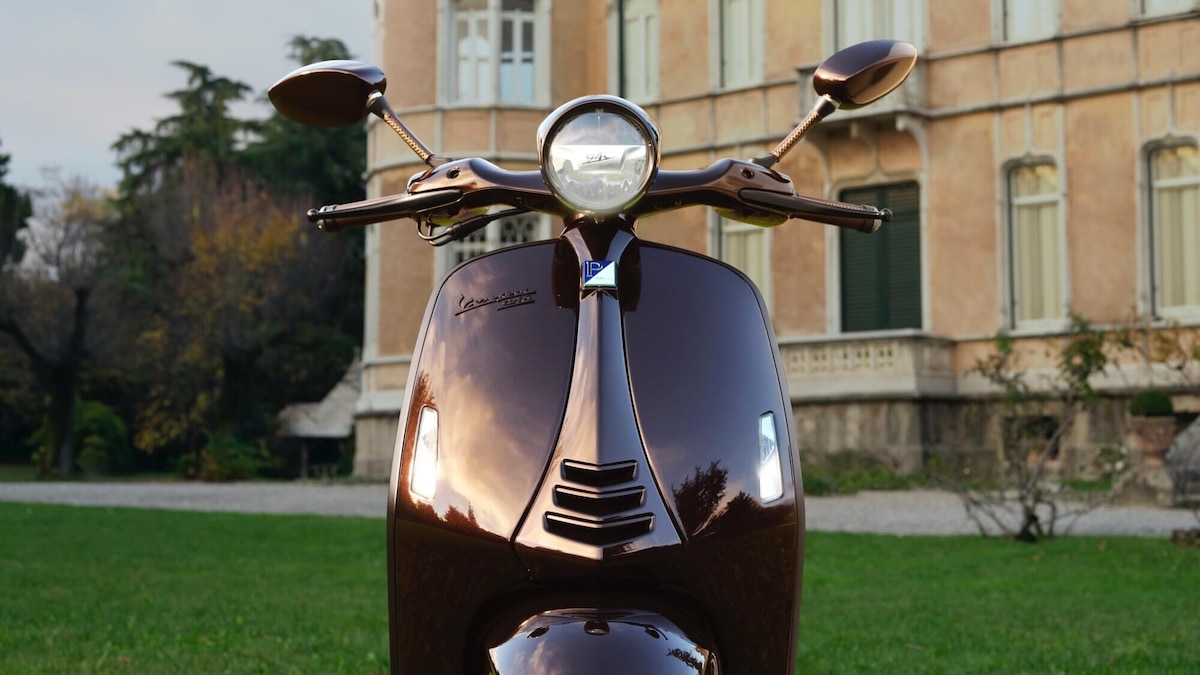 Vespa 946 Horse: le foto che mostrano come l’eleganza equestre prenda forma
