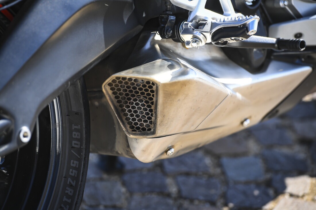 CFMOTO 675 SR-R: le foto della comparativa delle sportive cinesi