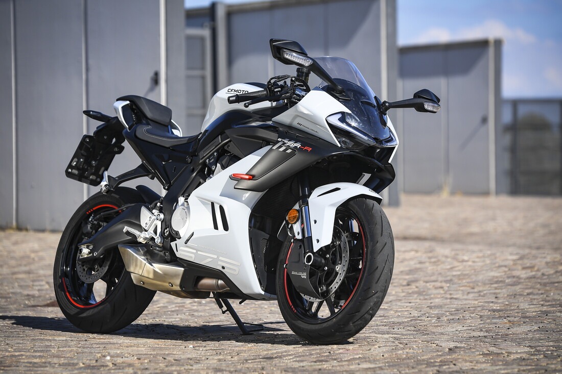 CFMOTO 675 SR-R: le foto della comparativa delle sportive cinesi