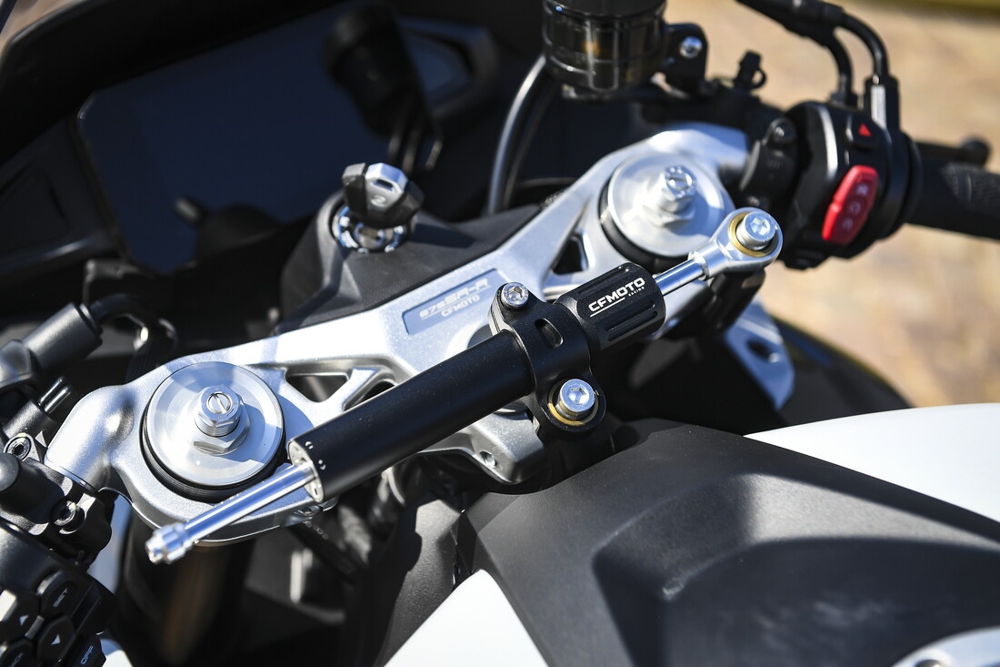 CFMOTO 675 SR-R: le foto della comparativa delle sportive cinesi