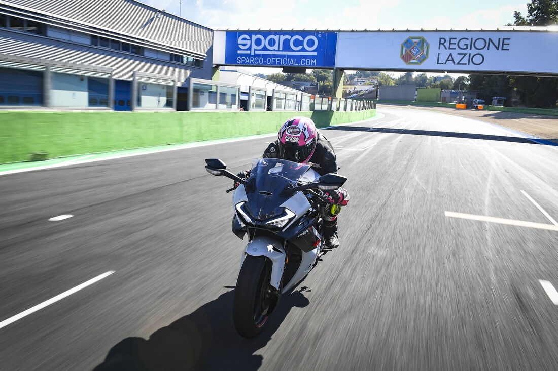 CFMOTO 675 SR-R: le foto della comparativa delle sportive cinesi