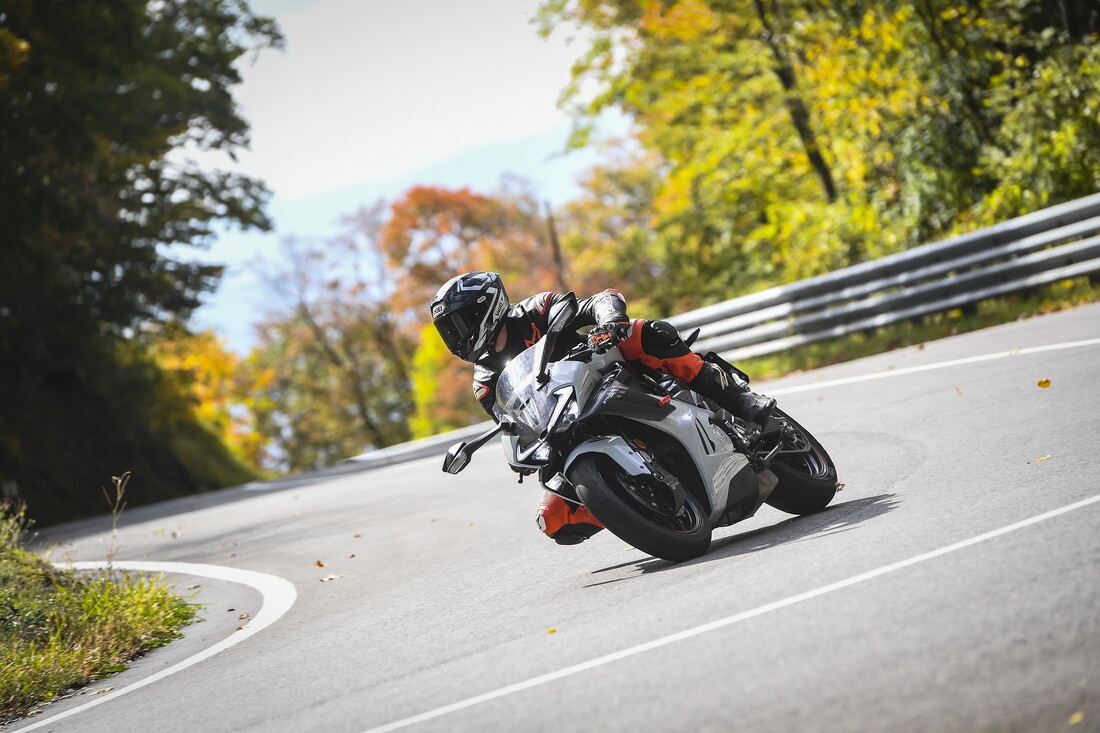 CFMOTO 675 SR-R: le foto della comparativa delle sportive cinesi