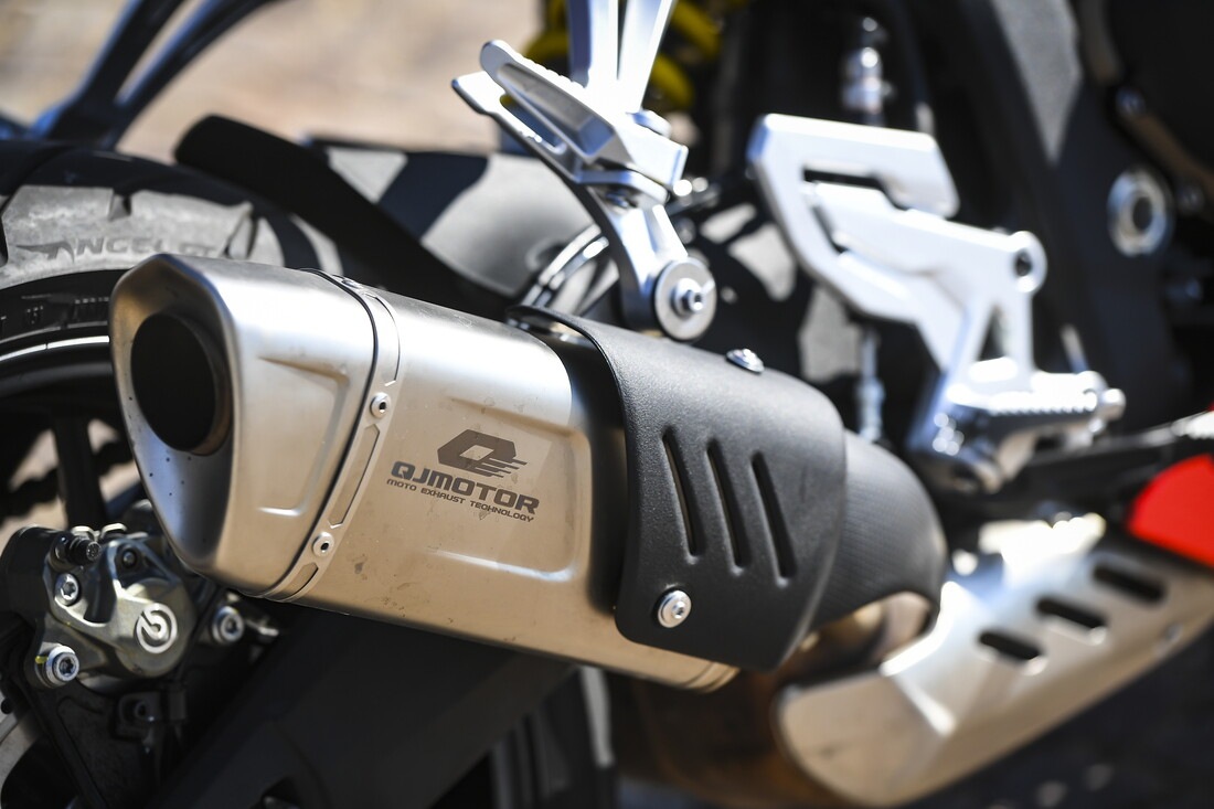 QJ Motor SRK 800 RR : le foto della comparativa delle sportive cinesi