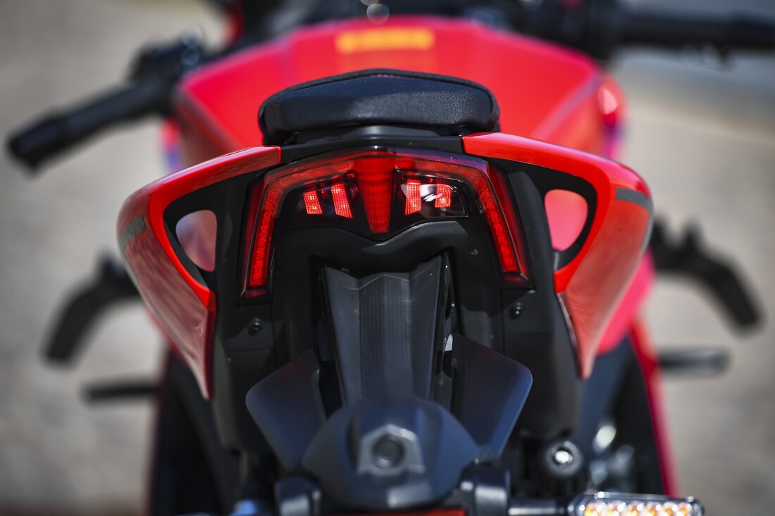 QJ Motor SRK 800 RR : le foto della comparativa delle sportive cinesi