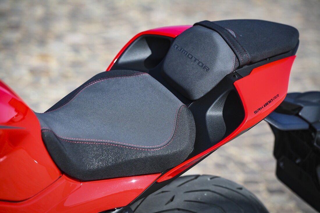 QJ Motor SRK 800 RR : le foto della comparativa delle sportive cinesi