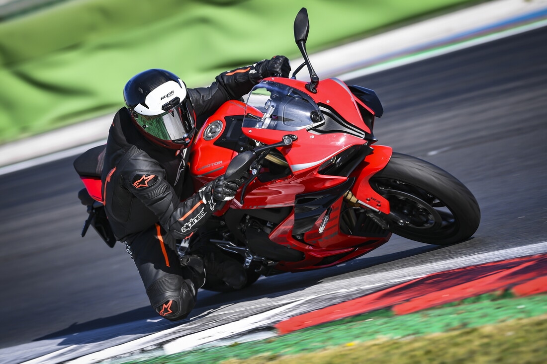 QJ Motor SRK 800 RR : le foto della comparativa delle sportive cinesi