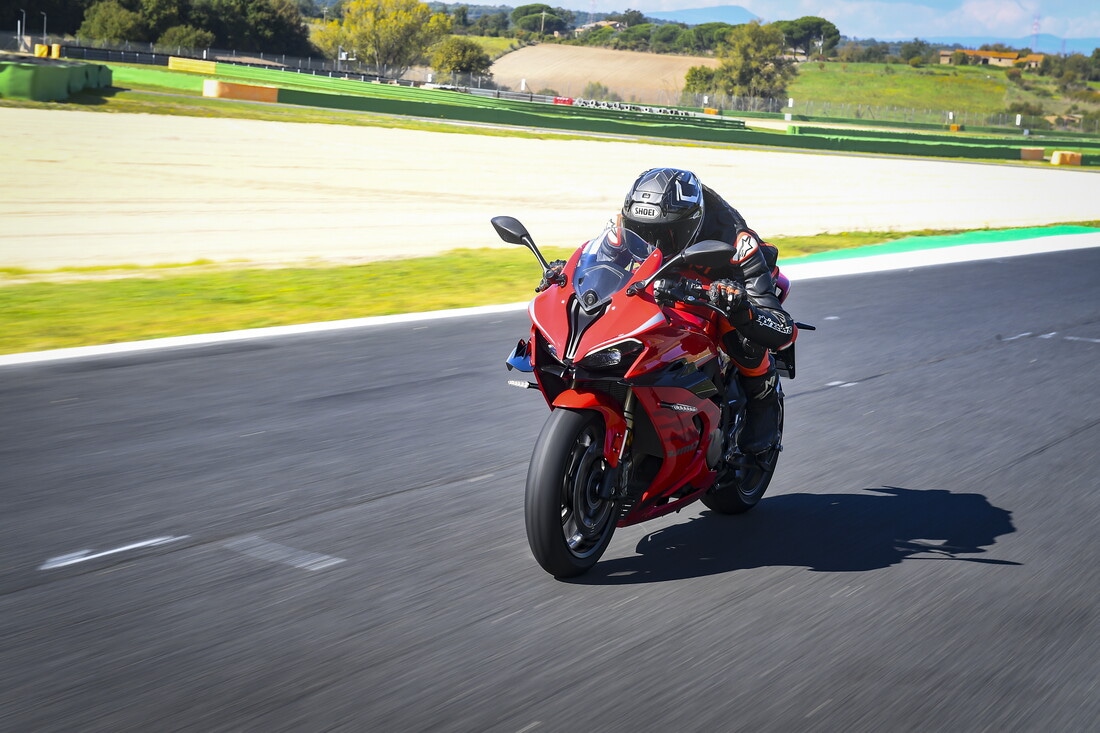QJ Motor SRK 800 RR : le foto della comparativa delle sportive cinesi