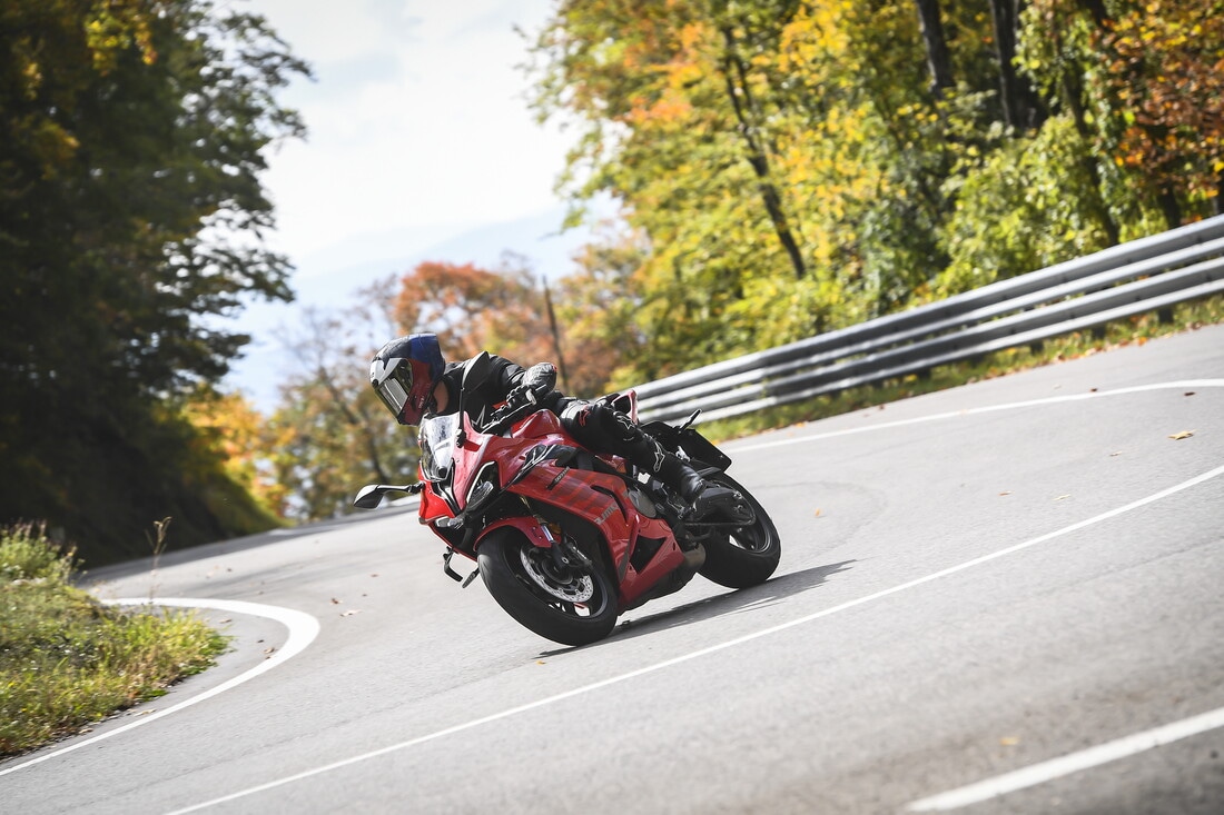 QJ Motor SRK 800 RR : le foto della comparativa delle sportive cinesi