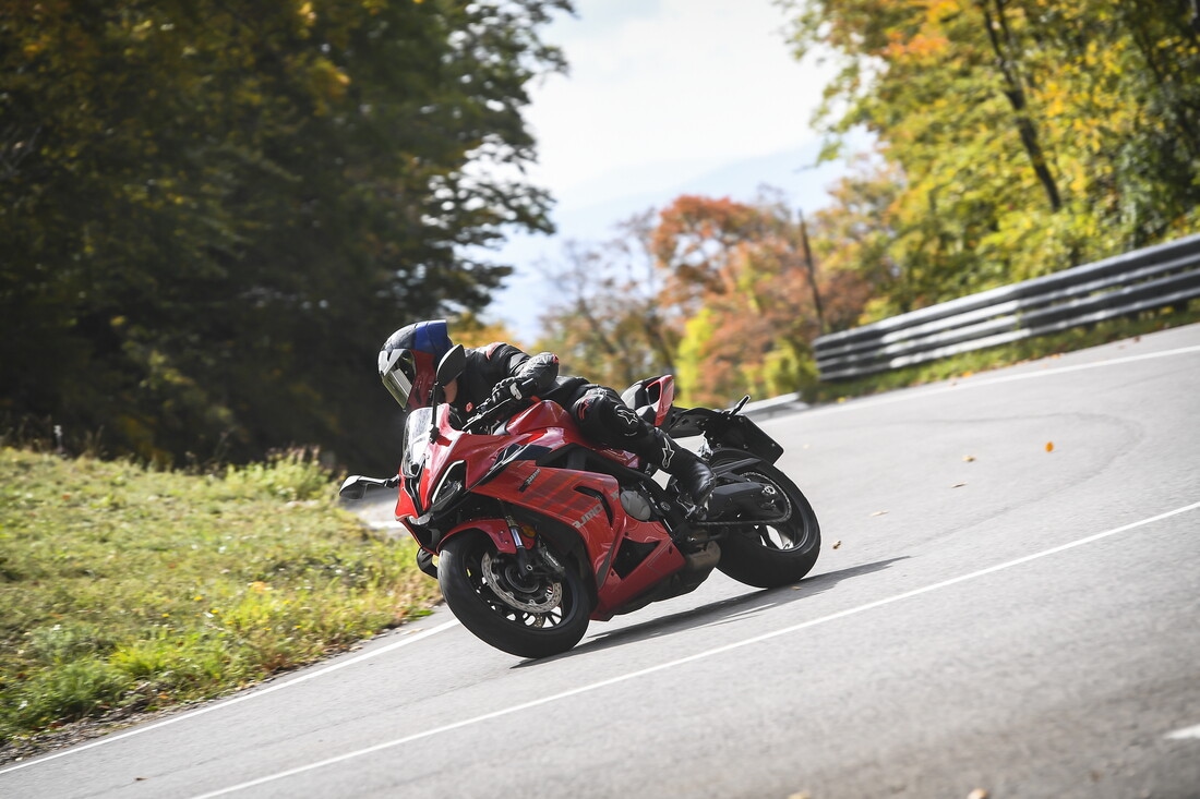 QJ Motor SRK 800 RR : le foto della comparativa delle sportive cinesi