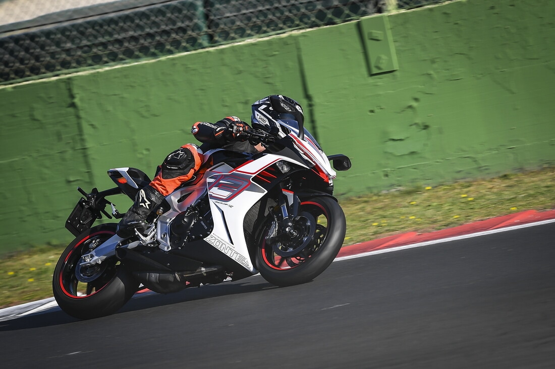 Zontes 703 RR : le foto della comparativa delle sportive cinesi