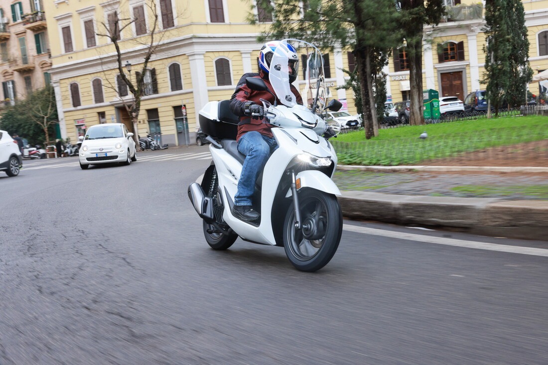 Honda SH125/150i 2026: le foto del test