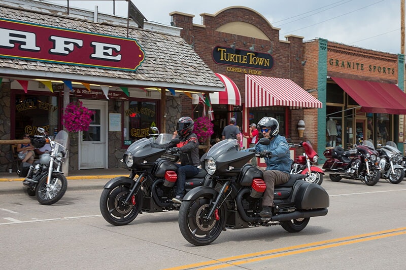 Moto, raduni e ribellione: un secolo di motociclismo negli USA