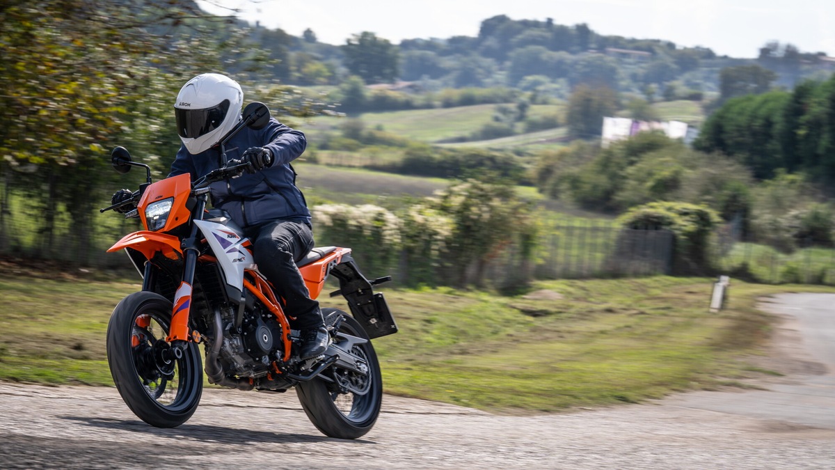 KTM 390 SMC R: l'opinione di InMoto "fuori dai denti"
