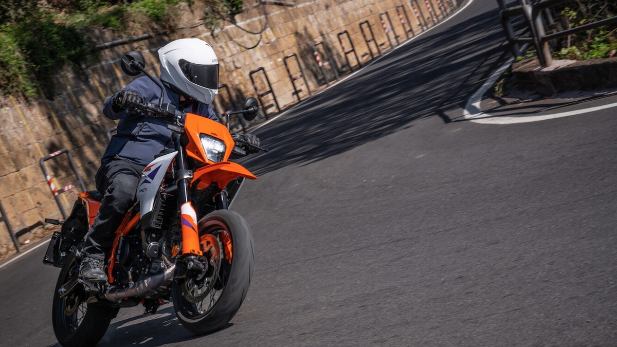KTM 390 SMC R: per chi è (e per chi non è)