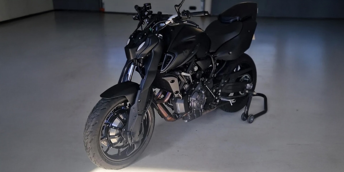 È ibrida e ha la trazione integrale: come funziona la Yamaha MT-07 by Furion