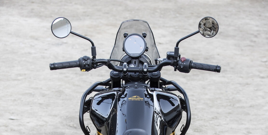 Royal Enfield Himalayan 450 Mana Black: focus sui dettagli | FOTO