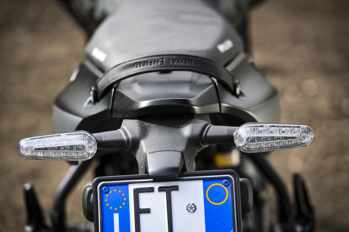 Royal Enfield Himalayan 450 Mana Black: focus sui dettagli | FOTO