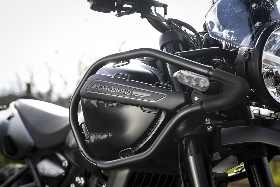 Royal Enfield Himalayan 450 Mana Black: focus sui dettagli | FOTO