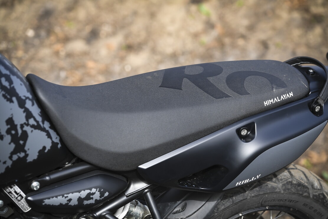 Royal Enfield Himalayan 450 Mana Black: focus sui dettagli | FOTO