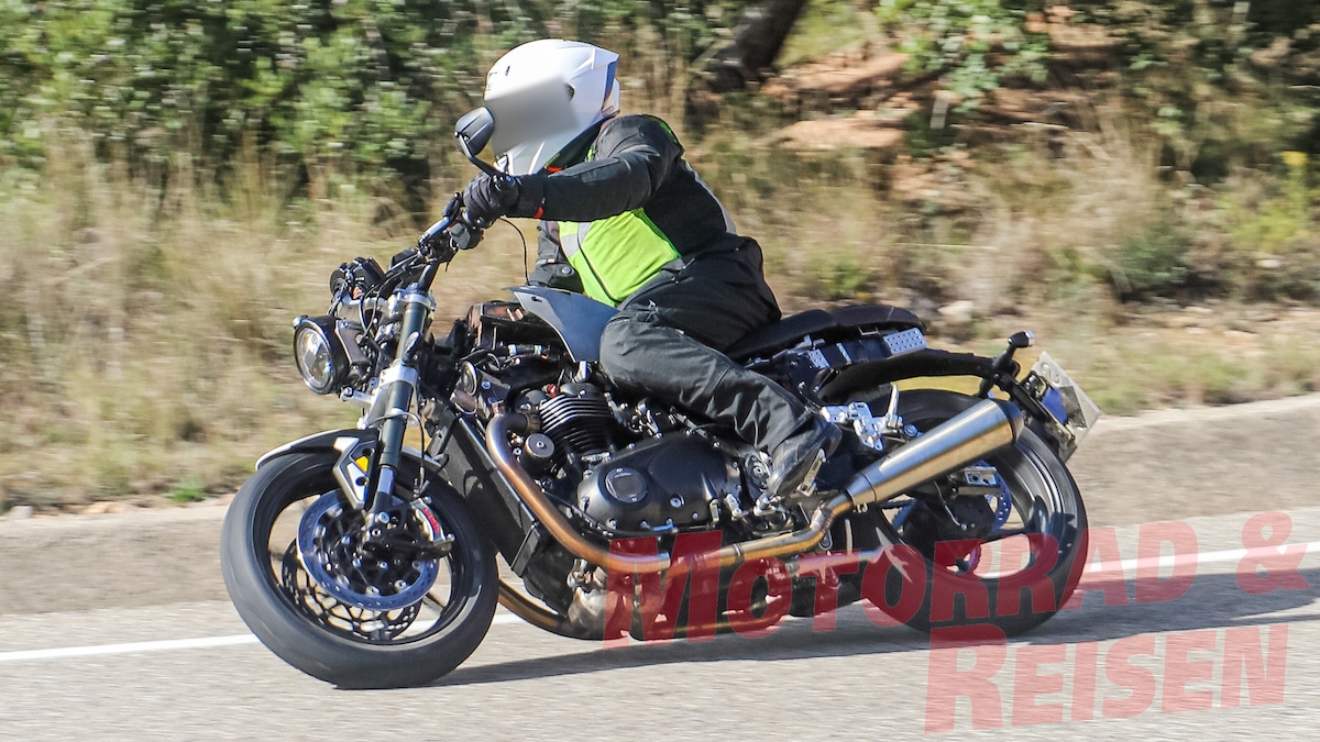 Foto spia: sta arrivando una nuova generazione di Triumph Speed Twin?
