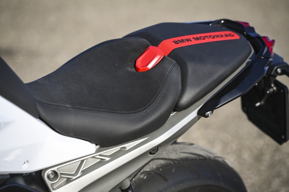 BMW R 1300 RS: focus sui dettagli | FOTO