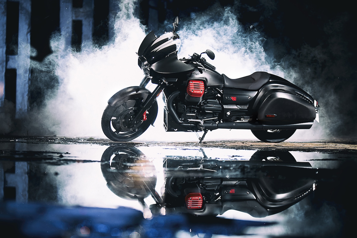 Moto Guzzi MGX-21: le foto