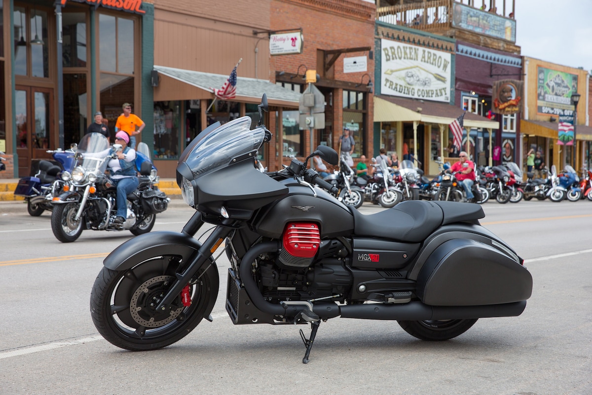 Moto Guzzi MGX-21: le foto