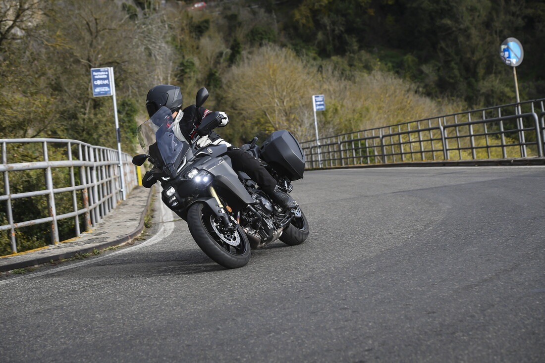 Yamaha Tracer 9 GT Y-AMT: le foto della prova