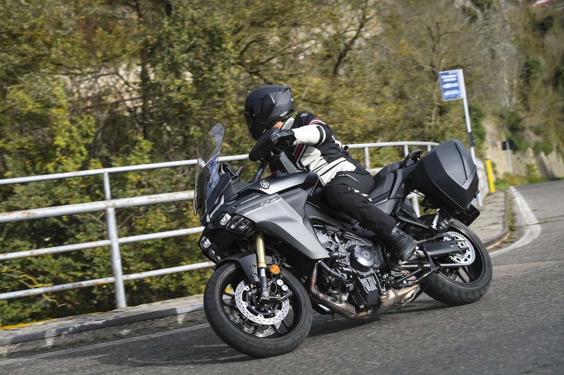 Yamaha Tracer 9 GT Y-AMT: le foto della prova