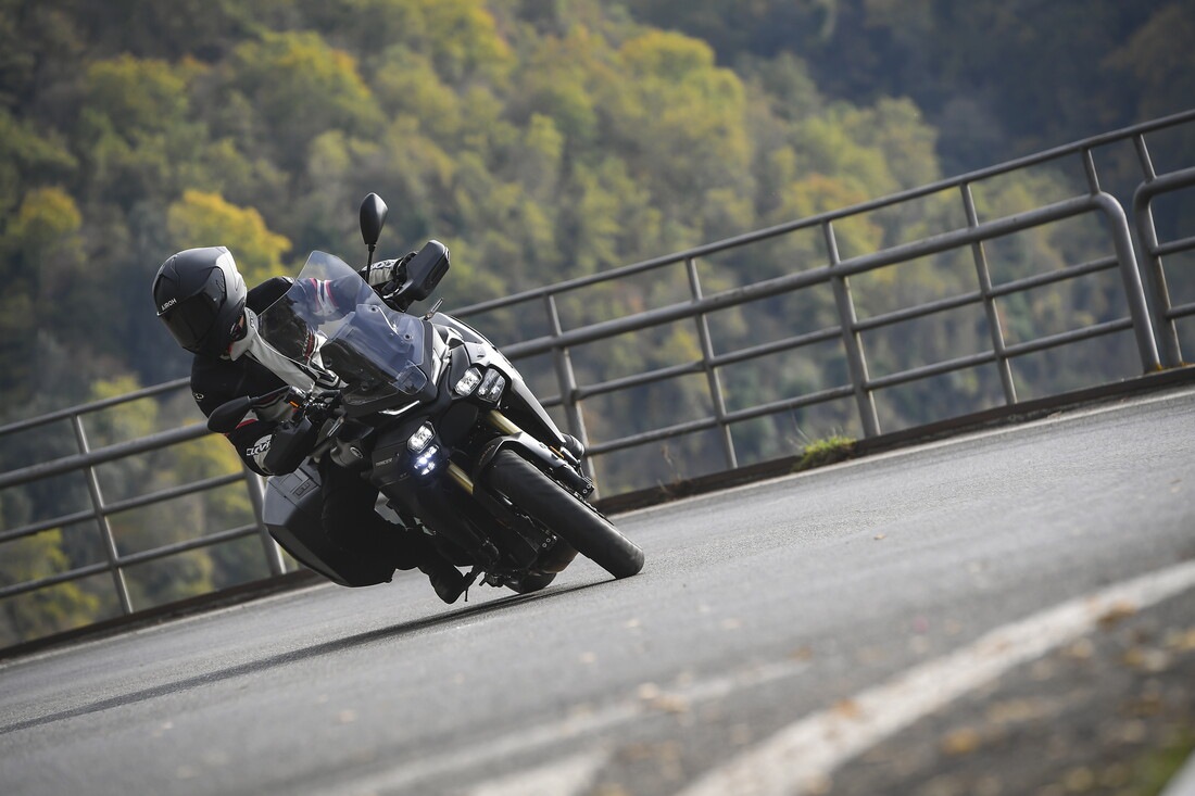Yamaha Tracer 9 GT Y-AMT: le foto della prova