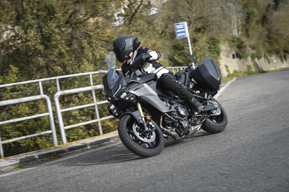 Yamaha Tracer 9 GT Y-AMT: le foto della prova