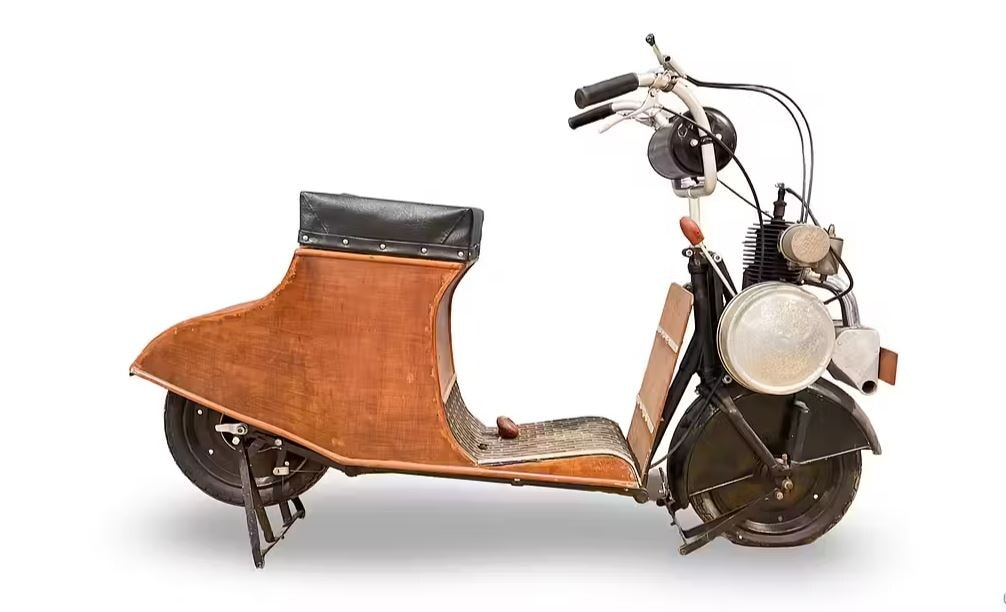 Quando le moto si avviavano a pedali: viaggio tra le due ruote più antiche della storia | FOTO