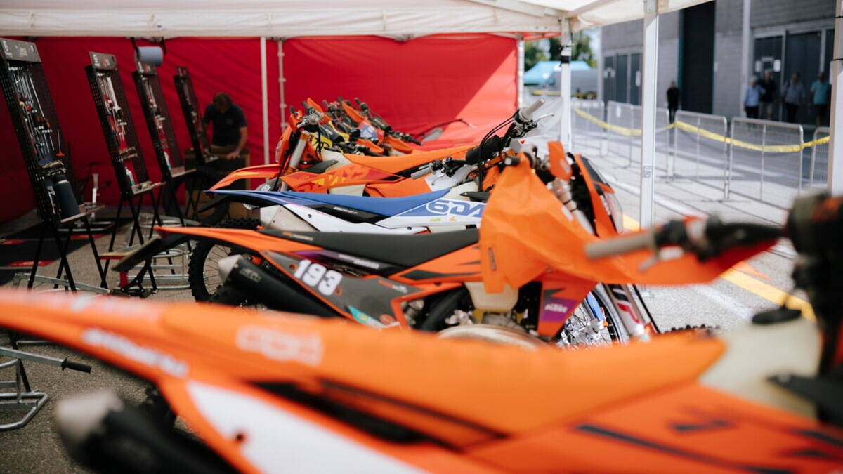 KTM festeggia i 100 anni della 6 giorni di Enduro con due novità