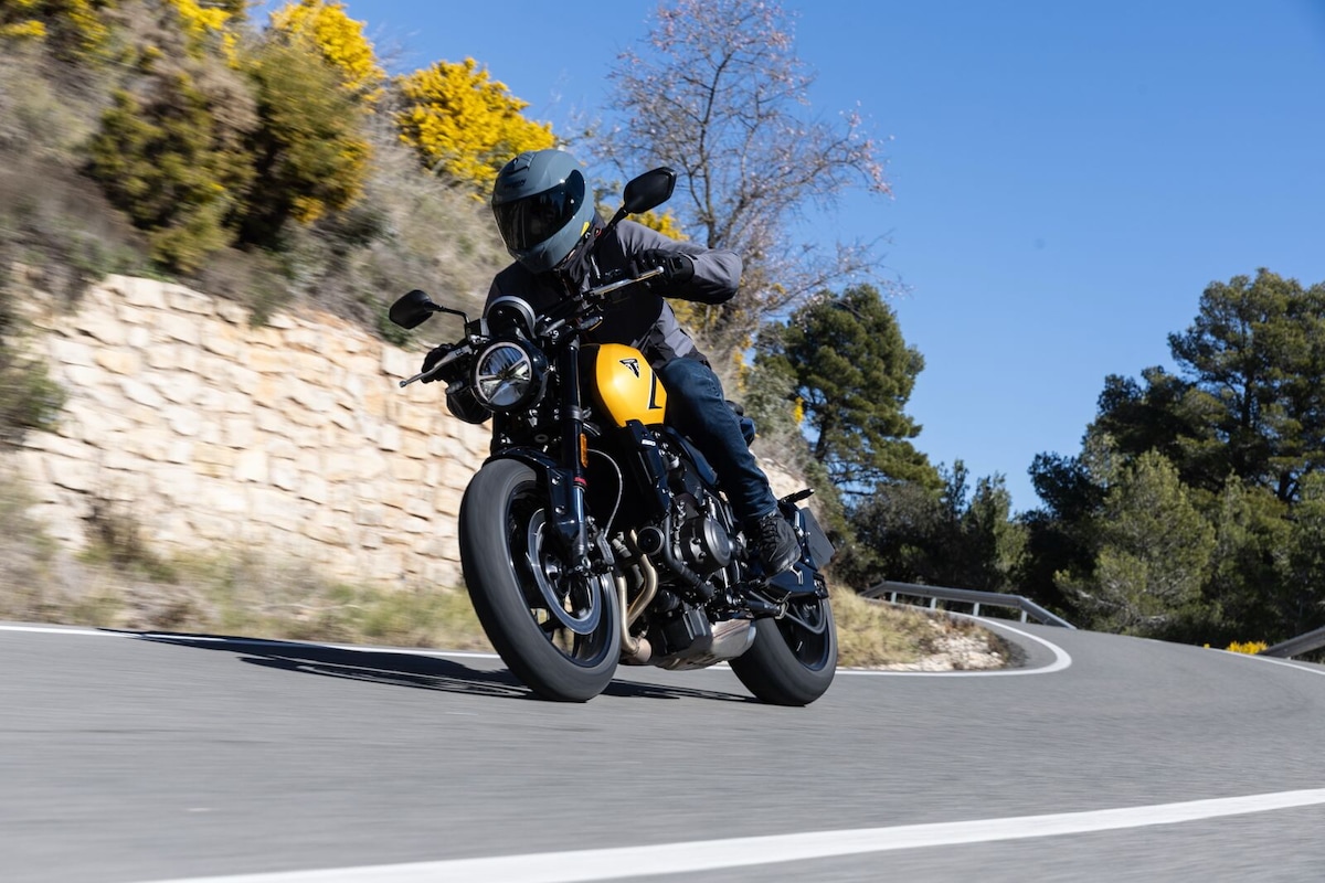 Triumph Trident 660 2026: LE FOTO DELLA PROVA
