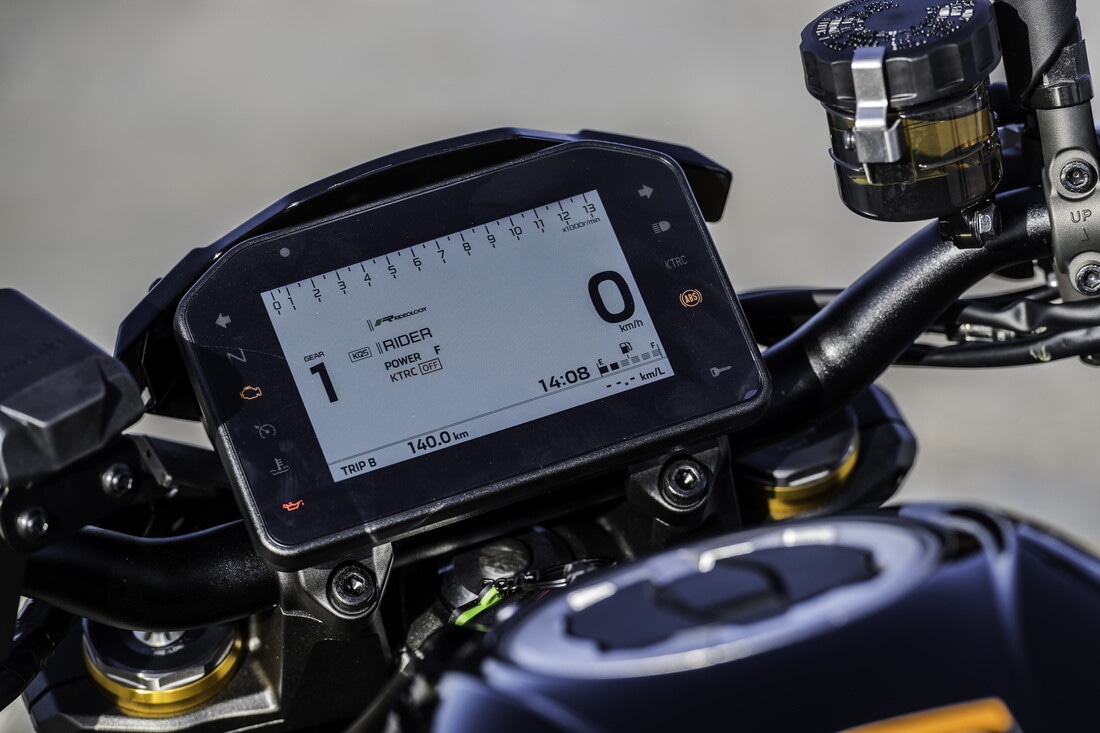 Kawasaki Z1100 SE: focus sui dettagli | FOTO