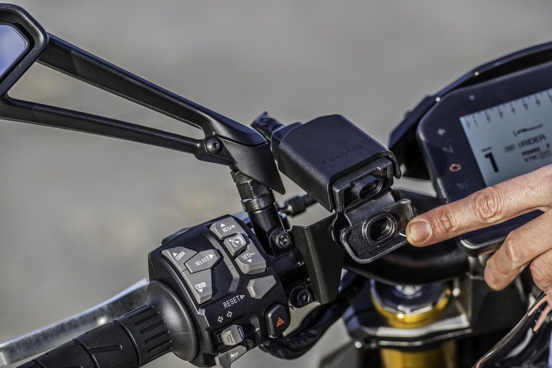 Kawasaki Z1100 SE: focus sui dettagli | FOTO