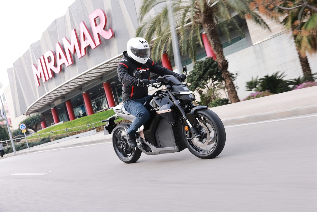 Honda WN7: la gallery del test