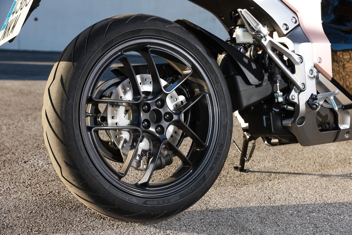 Honda WN7: la gallery del test