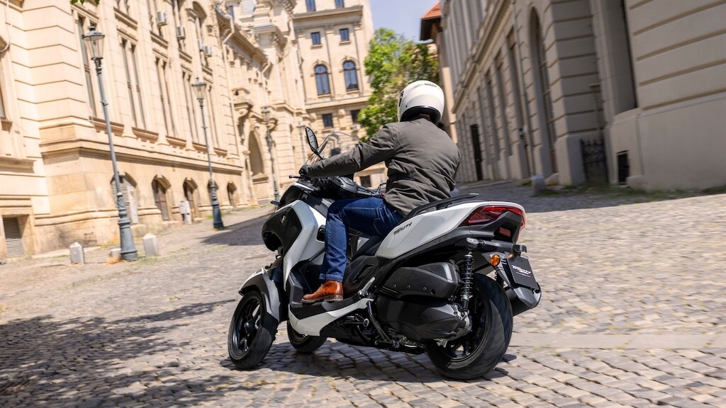 Yamaha Tricity 300 MY2026: il nuovo tre ruote Yamaha con airbag e tecnologia premium